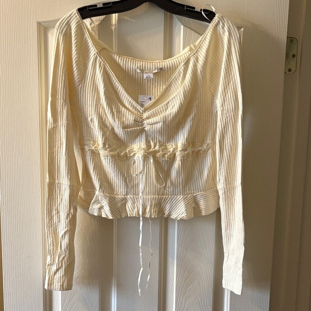 Urban Outfitters NWT Kimchi Blue Gianna Ivory Crop Long Sleeve Size L